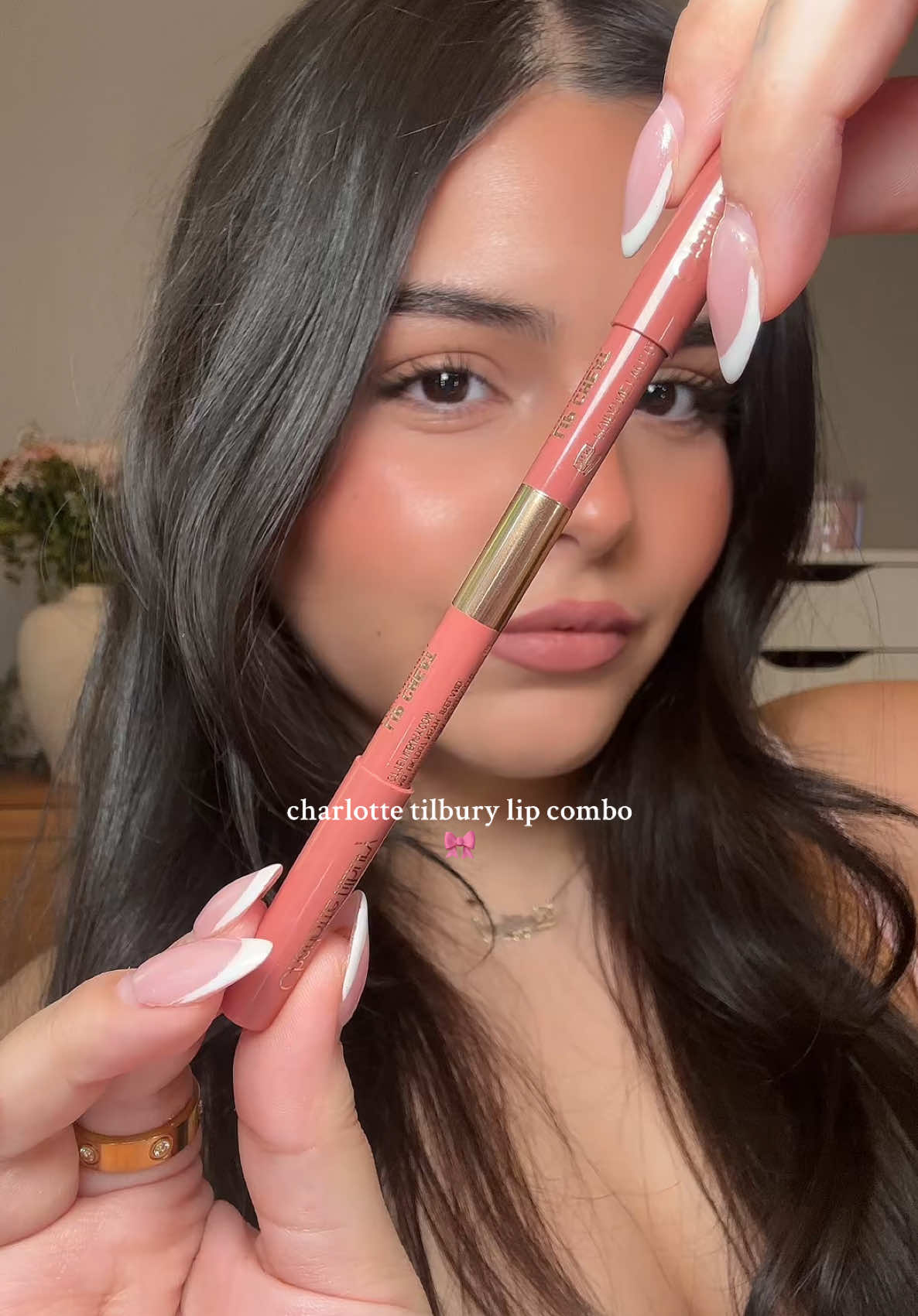 okayyyyyy miss juicy ✨🤍🎀 @Charlotte Tilbury lip contour duo lip liner ‘fair’ + plumpgasm plumping lip gloss ‘nudegasm diamonds’  #charlottetilbury #lipcombo #newmakeup #gloss #lipliner 🩷