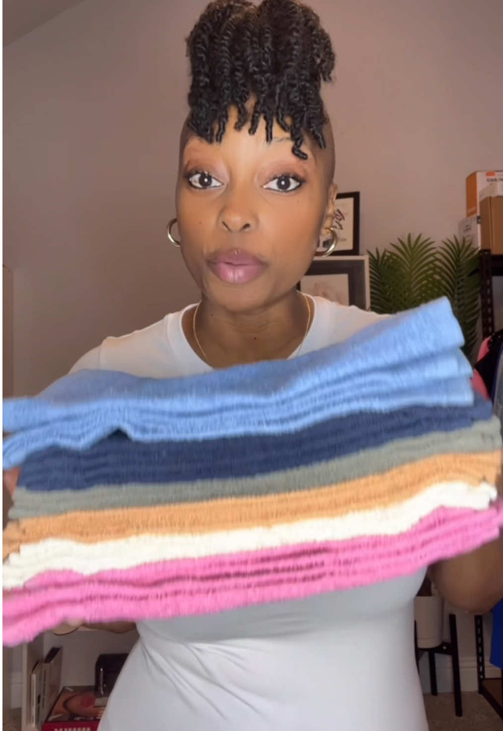 Fresh. Soft. Colorful. This 24-pack of cotton washcloths is everything your bathroom's been missing! #HomeEssentials #TikTokMadeMeBuylt #washcloths #towels #towel #bathroomorganization #bathroom #bathroomcleaning #organization #organizationhacks #showertok #showerroutine #shower #showerproducts #TikTokFinds #housewarming #housewarminggift #linen #linencloset 