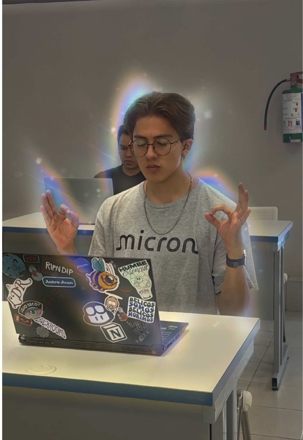 ¿Has escuchado hablar de Vibe Coding? No se trata del fin de los programadores, sino de herramientas que podemos usar y sacarles el máximo provecho. 😎 #VibeCoding #IA #Programacion #Desarrolladores #Cursor #Claude #Windsurf