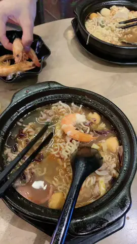 Có mỗi con tôm mà đẩy đi đẩy lại 🤣🤣