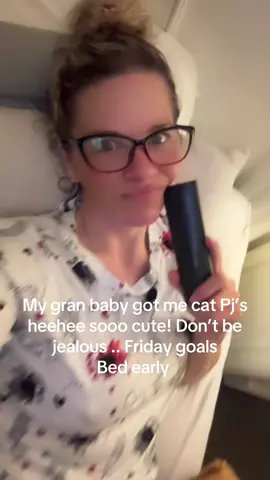 #fypシ #cat #misspickles #tiktok #friday #bedearly #chill #nerflix #mylife 