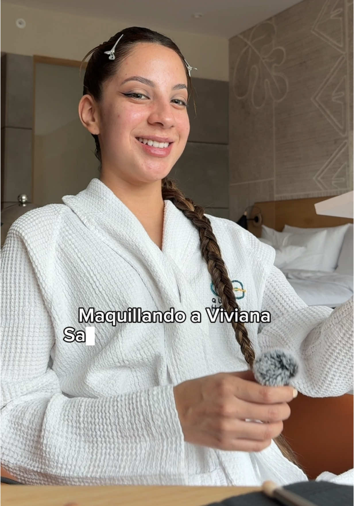 Maquillando clienta y esta vez es @Viviana Salame 😱😱😱😱 Por más aviones para ir maquillar y peinar 🧜🏻‍♀️🧜🏻‍♀️🧜🏻‍♀️🙌 #makeuptransformation #antesydespues #maquillajesocialprofesional #maquillandoclienta #makeupideas #makeuptips #maquillaje 