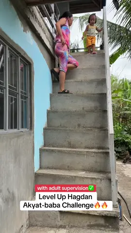 Helping Zia learn to use the handrails while going down the steep stairs🔥😁 #steep #steepsteps #stairs #stairschallenge #littlelegs #milestones #littlegirl #toddler #toddlerlearning #safetyfirstkids #toddlerlearningactivities #fyp #tiktokviral #toddlersafetytips #teachingkidslifelessons 
