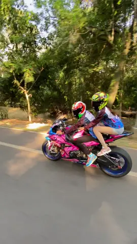 @ជីង លីណា 🤪🩷 #bmws1000rr #fyp 
