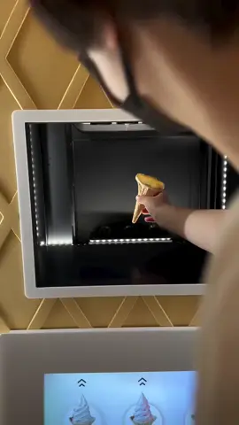 This futuristic ice cream robot from Japan is leaving customers absolutely speechless 📷#fyppppppppppppppppppppppp #tiktokviral #tiktokmademebuyit #interestingthings #tiktok