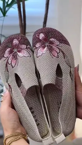 Sepatu Slip-on Wanita