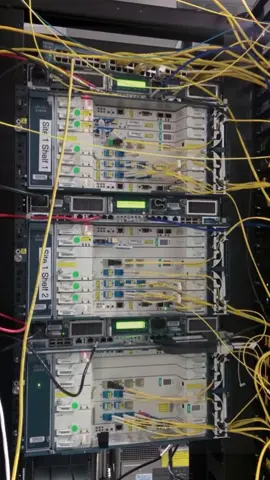 Mikrotik adalah perangkat (baik software maupun hardware) yang digunakan untuk mengelola dan mengatur jaringan komputer, seperti jaringan internet di kantor, warnet, sekolah, hingga ISP kecil. Komponen Utama Mikrotik: 1. RouterOS    Sistem operasi berbasis Linux yang dibuat khusus untuk keperluan routing, firewall, hotspot, VPN, bandwidth management, dan lainnya. Bisa diinstal di PC biasa atau digunakan dalam perangkat RouterBOARD. 2. RouterBOARD   Perangkat keras (hardware) router buatan Mikrotik yang sudah terintegrasi dengan RouterOS. Biasanya digunakan sebagai router profesional. Fungsi dan Kegunaan Mikrotik: Sebagai router: Menghubungkan dua atau lebih jaringan. Sebagai firewall: Menyaring lalu lintas data yang masuk dan keluar jaringan. Sebagai manajemen bandwidth: Mengatur kecepatan internet pengguna. Sebagai hotspot server: Membuat jaringan Wi-Fi dengan sistem login. Untuk VPN (Virtual Private Network): Menghubungkan jaringan dari lokasi berbeda secara aman. Sebagai proxy server: Menyimpan data browsing untuk menghemat bandwidth. Contoh Penggunaan Mikrotik: -Warnet yang ingin membatasi kecepatan internet setiap komputer. -Sekolah yang ingin menyediakan Wi-Fi dengan login untuk siswa. -Perusahaan yang ingin menghubungkan cabang-cabangnya lewat VPN. #fyp #jj #edukasi #tkj #bismillahfyp #trending #capcut 