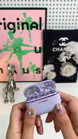 Te encantará este auricular porque no solo es cómodo sino que también tiene una excelente calidad de sonido. .#earbuds#cliponearrings  #earbudsviral #earbudswireless  #headphones #headphonesrecommended #TikTokShop #hyundai #gift #giftideas #fyp #foryoupage #tiktokmademebuyit 