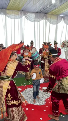 tari piring adat minang dan ada bocil kematian 😂 #fypシ゚ #medan #adatminang #taripiringminang 