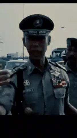 ⭐⭐⭐⭐Jenderal Polisi (Purn.) Tan Sri Hoegeng Iman Santoso  (14 Oktober 1921 – 14 Juli 2004) adalah Kepala Kepolisian Negara Republik Indonesia dari tahun 1968 hingga 1971.[2] Hoegeng secara historis dikenal sebagai pejabat polisi yang paling berani dan jujur di kalangan masyarakat pada saat mayoritas pejabat pemerintah yang malah dikenal korup. Beliau terkenal karena tindakan dan upayanya yang terus menerus dalam memberantas korupsi dan permainan kekuasaan dalam kepolisian Indonesia serta mendorong peradilan pidana yang setara. Hoegeng merupakan salah satu Kepala Kepolisian Republik Indonesia dengan masa jabatan terpendek.#ordelama #jenderal #jenderalpolisi #kapolri #kapolriindonesia #polri #abri #hoegeng #jendralhoegeng #polisiindonesia #history #historyindonesia #CapCut #fyp #fyppppppppppppppppppppppp #ordebaru 