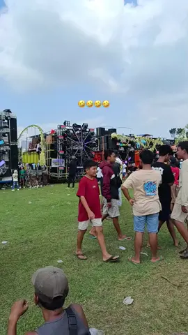 pye iki konsep e🤣😒#demosoundsystem #karnavalsoundsystem #bendokatonkidul #fyppage #polisiruwet #soundhoreg #masukberanda 