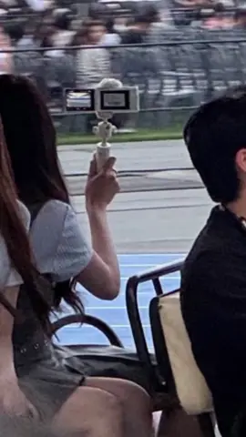 carmen long hair + curly 😭😭😭😭 #CARMEN #카르멘 #carmenhearts2hearts #nyomanayucarmenita #baligirl #hearts2hearts #하츠투하츠 #H2H #carmensoovv #sbsmegaconcert #SMGC #megacoffee 