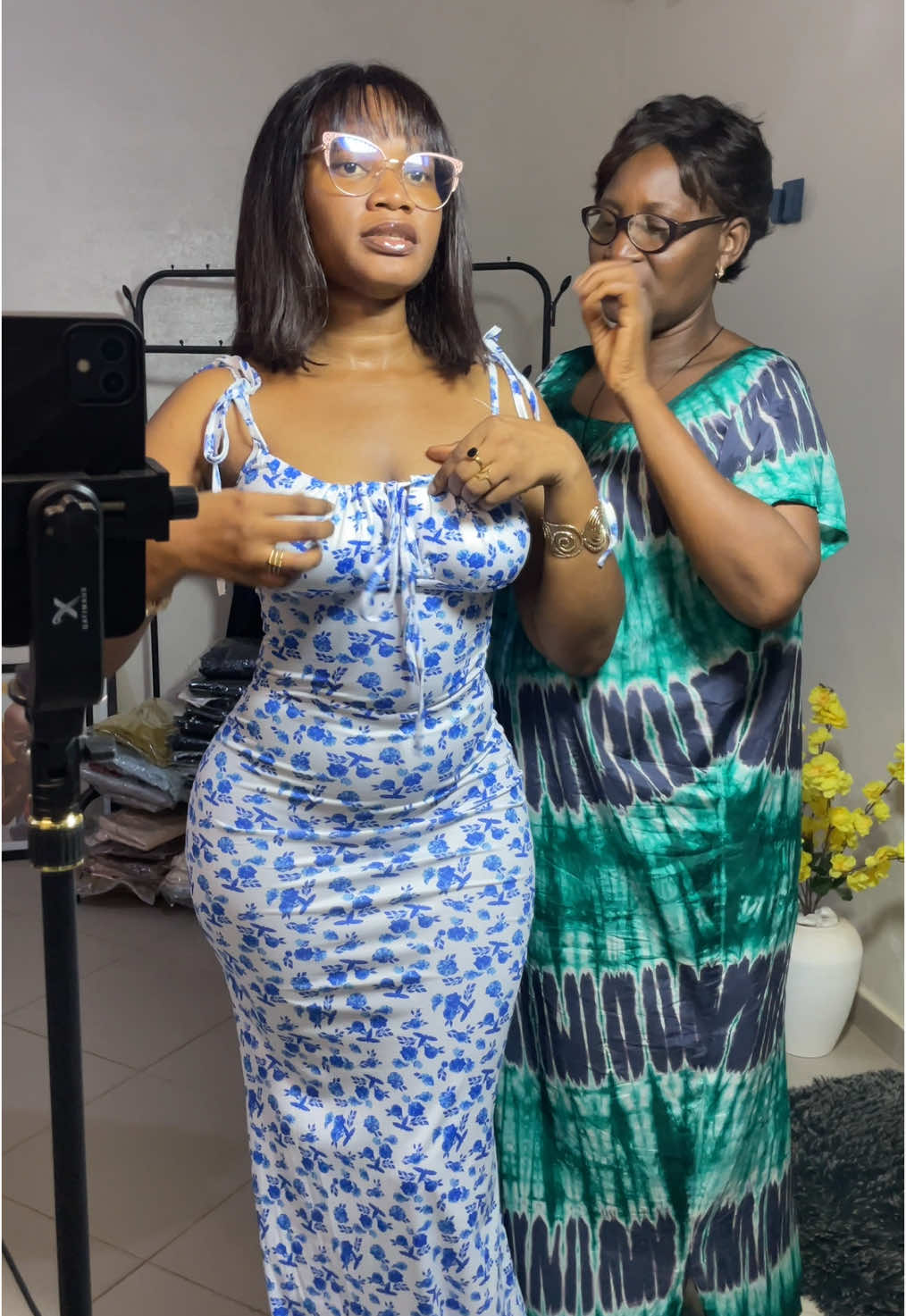 Travail d’équipe sur vous 🥹❤️. La robe n’est pas chère mes goww 🥳🥳       #cotonou229🇧🇯 #robe #tiktokbeninois🇧🇯 