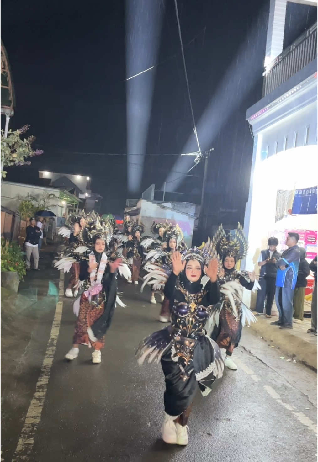 Kontingen mana ini kok kompak banget #karnavaltawangsaripujon #pujon24jam #karnaval 