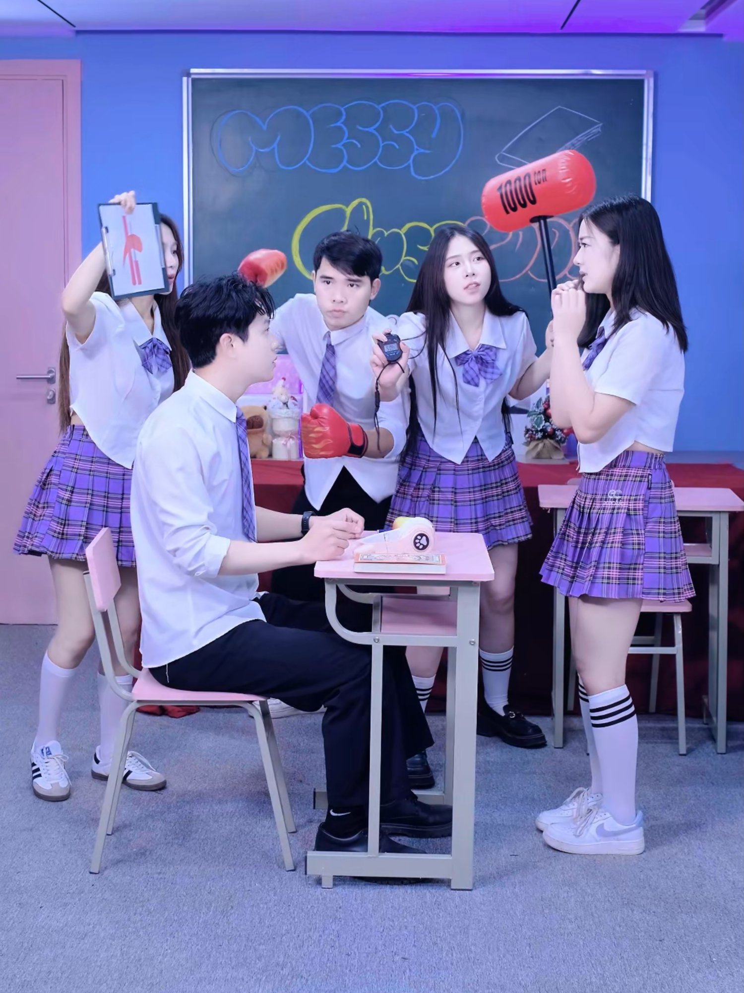 Guessing Game... How to Kiss and Win! 😳❤️ #linhchihihi #schoolcrush #messyclassroom #schooldrama