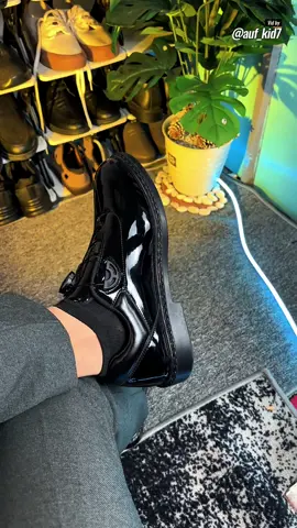 #creatorsearchinsights #sepatukerja #sepatupria 