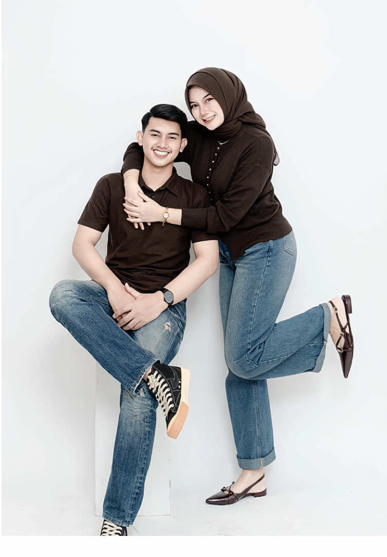 #rekomendasi #outfit #couple #barengayang #fotostudio #foryou #viralvideo #fyp #lewatberanda 