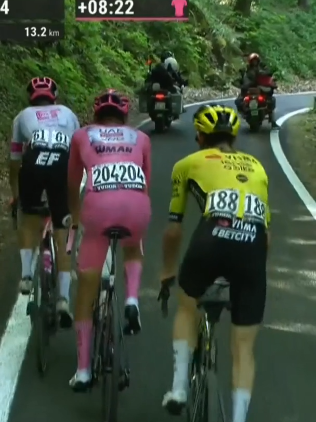 HUGE MOVE! 😮 Simon Yates is back with the leaders - and after a couple of attempts, makes a move stick! Can he hold it? 🤔 #cycling #giro #roadcycling