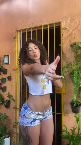 Aqui no alto da colina #altodacolina #kalogeras #sereiasexistem #dctiktokviralll #karinabarb0sa #curlygirl 