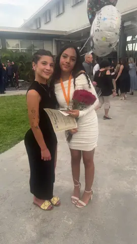Graduada con honores  estoy  orgullosa mi niña ready for hight school 🙏🏼💪🏼🥰 #honorroll🙏🏻 #honorrollstudent #8grade ❤️