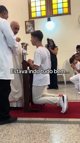 Te amo num tanto mas você é desastrado demais, boy kkkkkk #primeiracomunhao #catolicos 