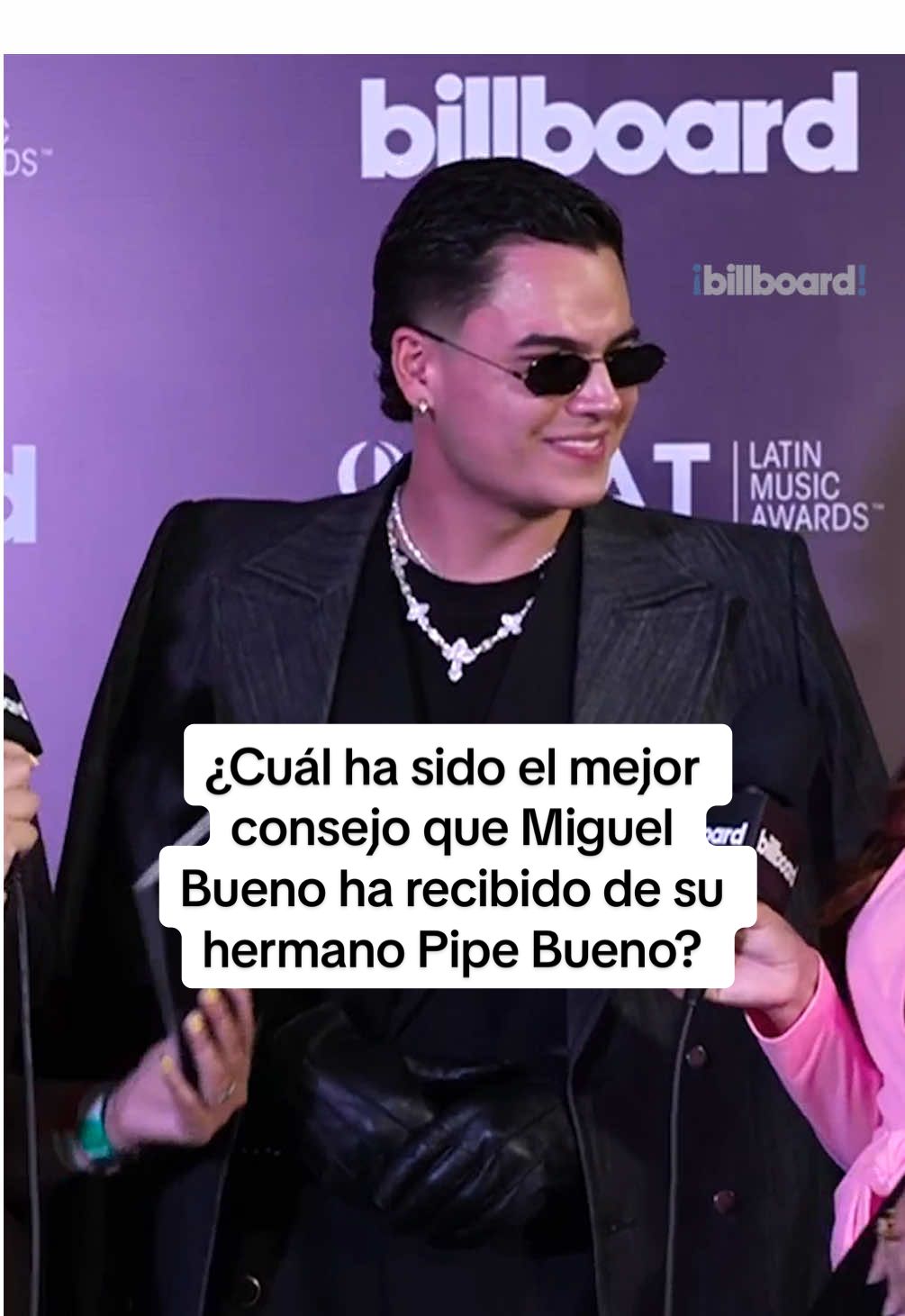 ¡Bueno, bueno, bueno! @Miguel Bueno cuenta cuál ha sido el mejor consejo que le ha dado su hermano acerca de la industria musical en #PremiosHeat. ☀️ #solcito #miguelbueno #medellin #pipebueno 