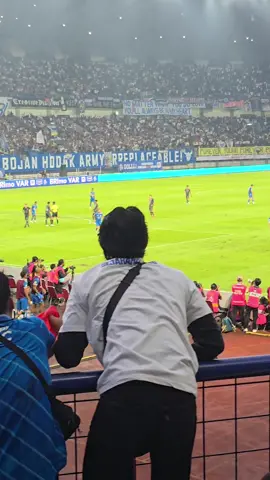 Tirissss enakeun 🥶💙🍻#persibday #persibbandung #persib #fypage #persibjuara @PERSIB @beckham_put7 @marcklok @adam.alis18 