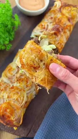 CRISPY ONION ROLL BIG MAC STYLE @foodwerk.de  #ketokiick #keto #ketorecipes #ketolife #ketodiet #ketoforbeginners #ketolifestyle #ketosis #ketofriendly #ketorecipe  Ingredients for 1 roll: For the roll: 🧅 3–4 large onions 🧀 200 g grated cheese 🫒 2 tbsp olive oil 🌶 1 tsp sweet paprika 🧂 Salt For the filling: 🥩 400 g ground beef 🥒 4 pickles 🧀 4 slices of cheddar 🥬 1/4 iceberg lettuce 🌶 1 tsp sweet paprika 🫒 2 tbsp oil Big Mac Style Sauce: 🥄 150 g mayonnaise 🍅 2 tbsp ketchup 🥄 1 tbsp mustard 🥒 1 tbsp pickle juice 🌶 1 tsp sweet paprika 🧂 Salt & pepper Preparation: 1️⃣ Prepare the onion roll: Thinly slice the onions into rings. Sprinkle grated cheese on a baking tray lined with parchment paper. Spread onions on top, brush with oil, and season. Bake at 200 °C (top/bottom heat) for approx. 30 min until golden brown. Let cool. 2️⃣ Filling: Fry the ground beef in oil until crumbly. Season with salt and paprika. Slice pickles and finely shred the lettuce. 3️⃣ Sauce: Mix all ingredients and season to taste. 4️⃣ Assemble the roll: Flip the onion sheet over (onions facing down). Place cheddar in the center, spread ground beef over it. Bake again for 5–10 minutes. Top with lettuce, pickles, and sauce. Roll up and slice.