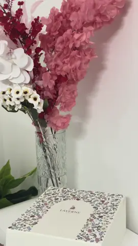 ‏مُغرمه بنفسي لدرجة ريحة عُطري تروقني🌷#اكسبلور  #مجموعة مس لافيرن قاردن، مصممه لتكون لمسة الصيف#f ##اكسبلور_تيك_توك #تصميم_فيديوهات🎶🎤🎬 