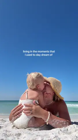 beach days with my lil mini are the best 🥹😭 #momlife #toddlermom #15monthsold #toddlerlife #toddlergirls #momandbaby #babyfever 