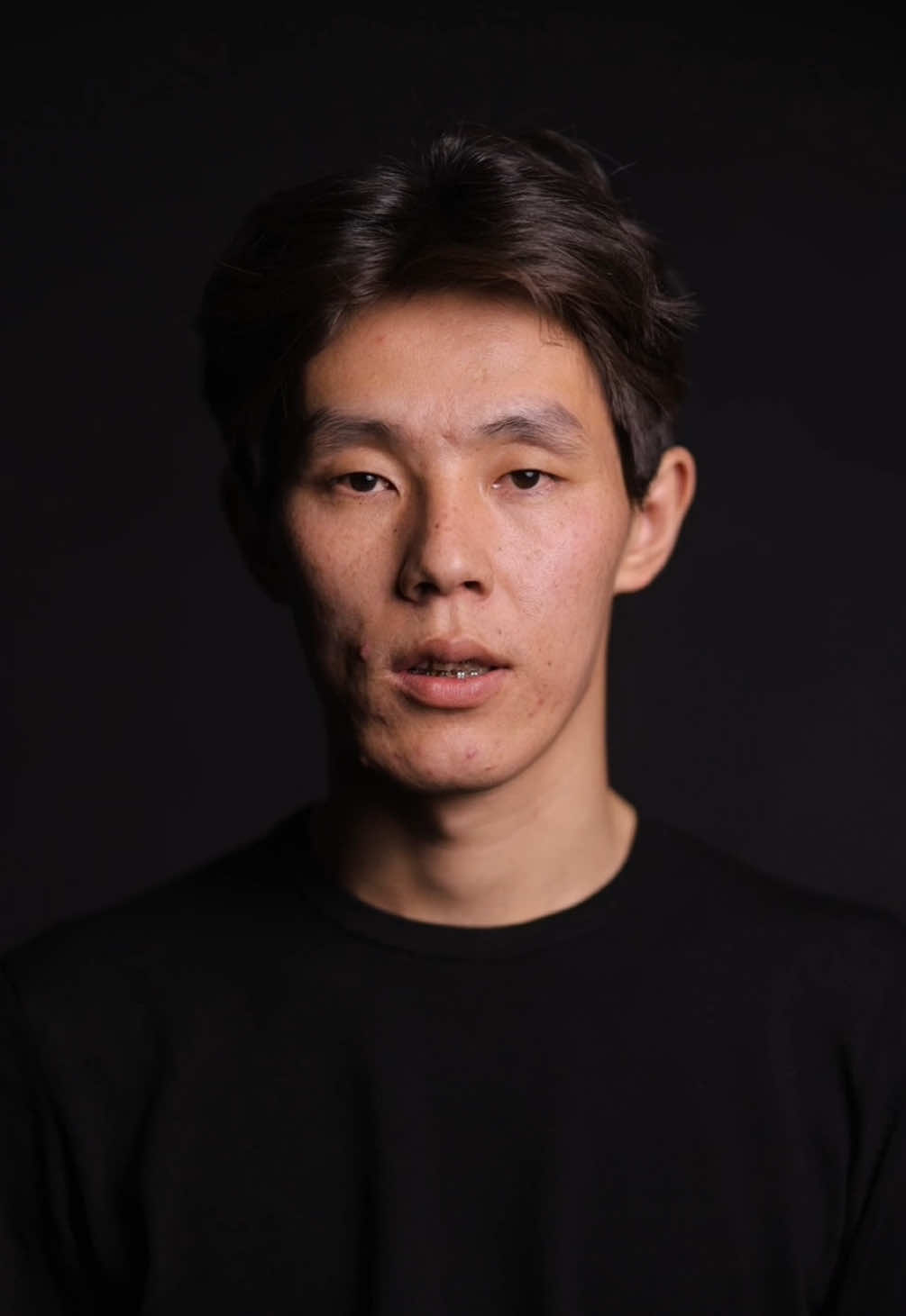 Адамдар дүйнөнүн кооздугун көрүүгө ашыкса,  А мен сенин көздөрүңдү көрүүгө ашыгам. 