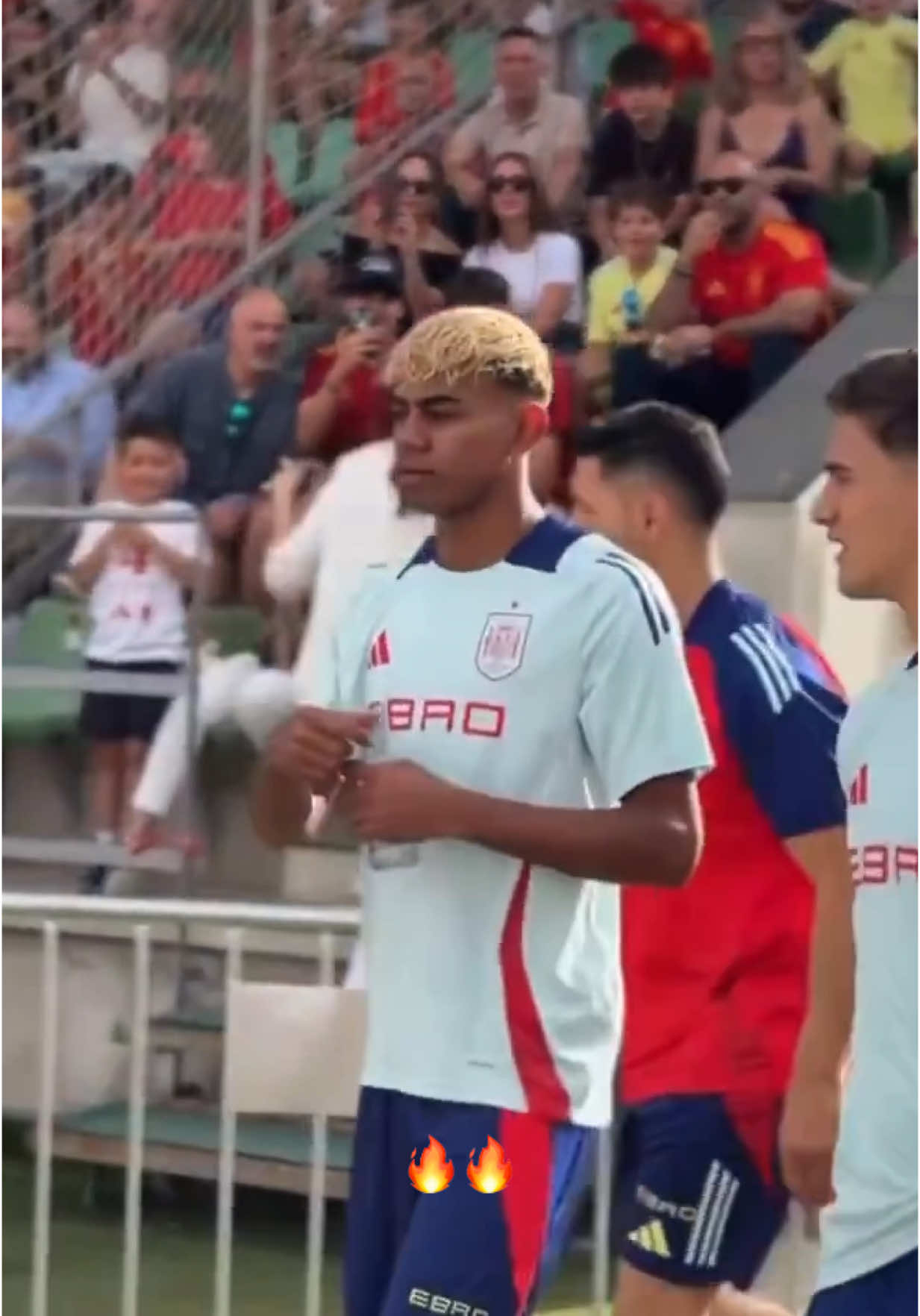 Lamine Yamal ahead of the first training session with Spain international team. #lamineyamal 