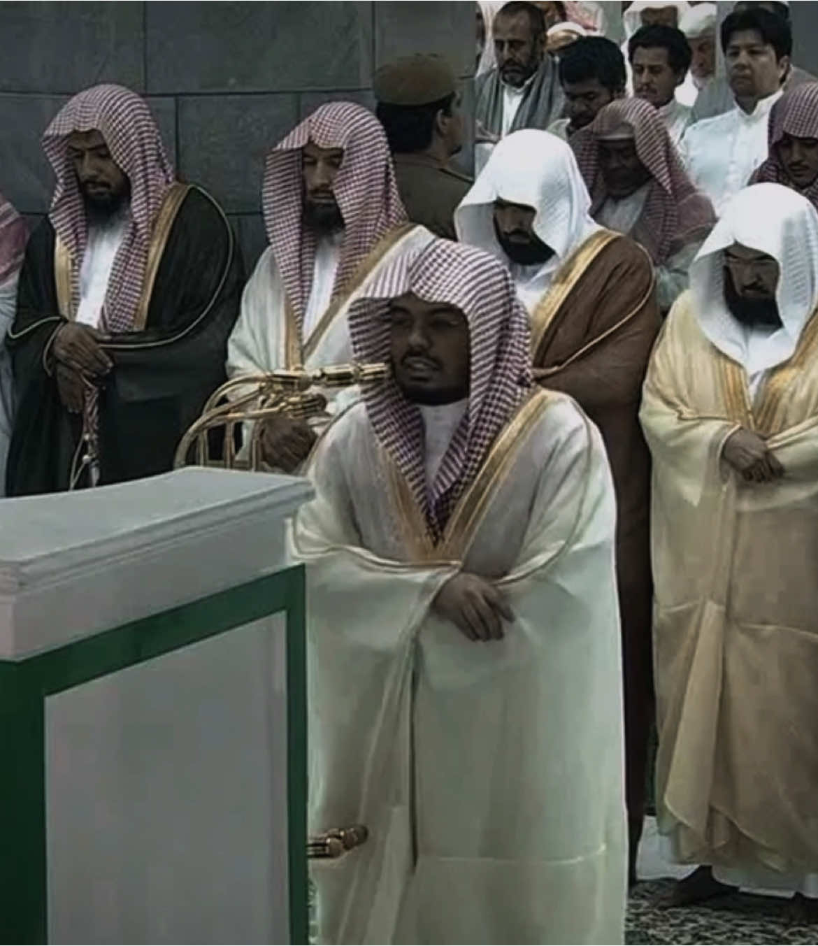 الأَخِلّاءُ يَومَئِذٍ بَعضُهُم لِبَعضٍ عَدُوٌّ إِلَّا المُتَّقينَ #ياسر_الدوسري #قرآن #سورة_الزخرف #اجر_لي_ولكم #quran 