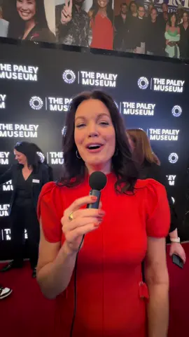 Bellamy Young says the real drama on the Scandal set? It was trying to keep a straight face. Between scenes, Scott Foley and Josh Malina turned into full-on pranksters—cracking jokes, pulling stunts, and keeping the vibe anything but presidential. 😂