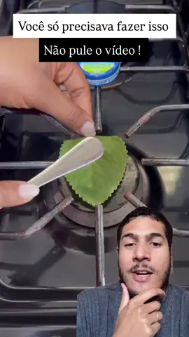 Dica caseira para acabar de vez com gripes e resfriados. Coloque um pouco de VickVaporube em uma folha de boldo. Coloque essa folha nauma das bocas do fogão e aqueça até que você sinta o aroma exalando. Agora coloque essa folha dentro da meia da pessoa resfriada e pronto. A mágica está feita. Gostou da dica? Segue a gente pra mais dicas como essa. #gripe #receitacaseira #resfriado #Cura #dandodicastop 