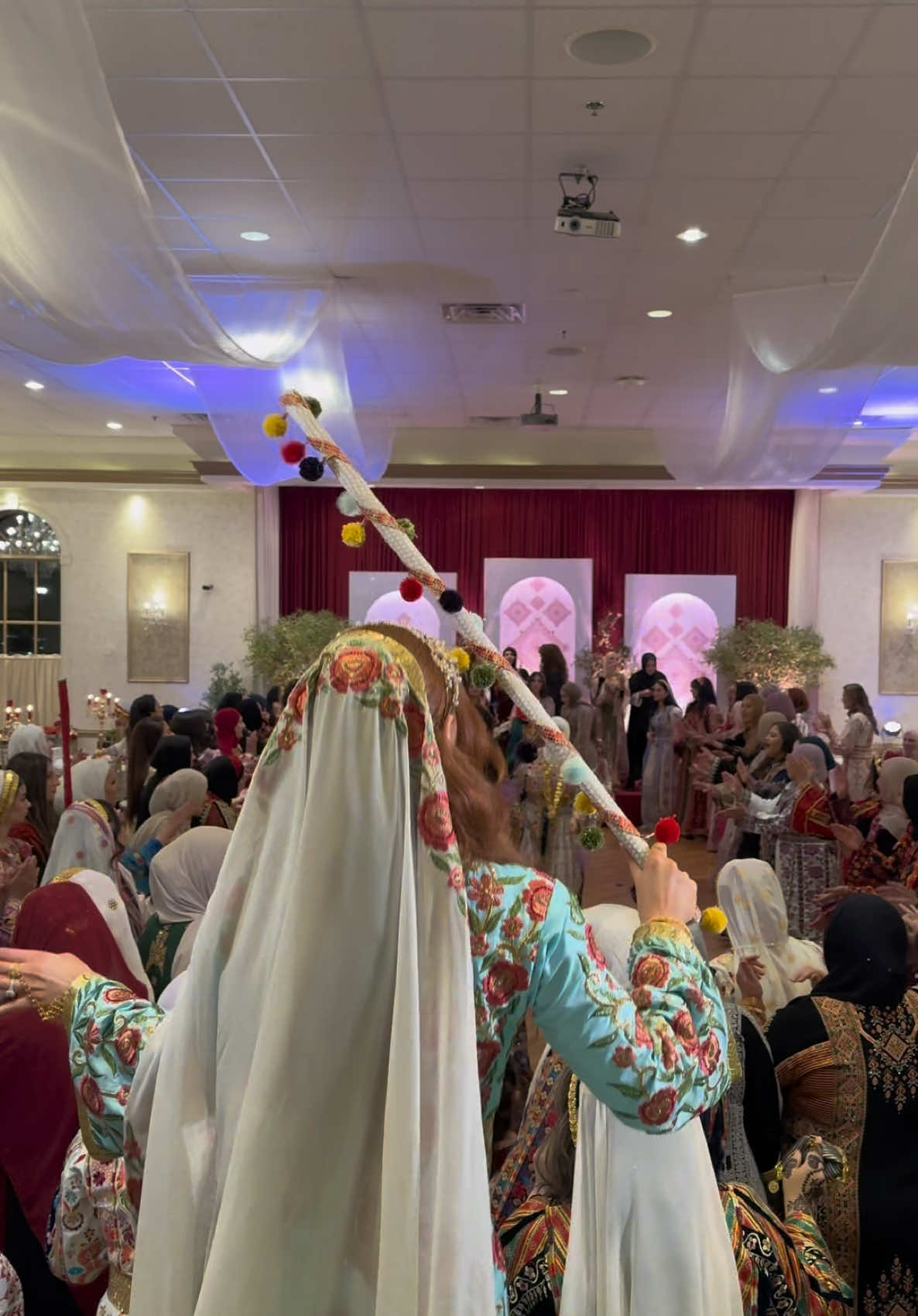 If your dahia line don’t look like this … throw it away 😂 #tiktokarab #viraltiktok #dj #henna #حنة #ثوب #summerdjz #arab #حناء_عروس #thobe #عباية #عريس#دحية #dahia