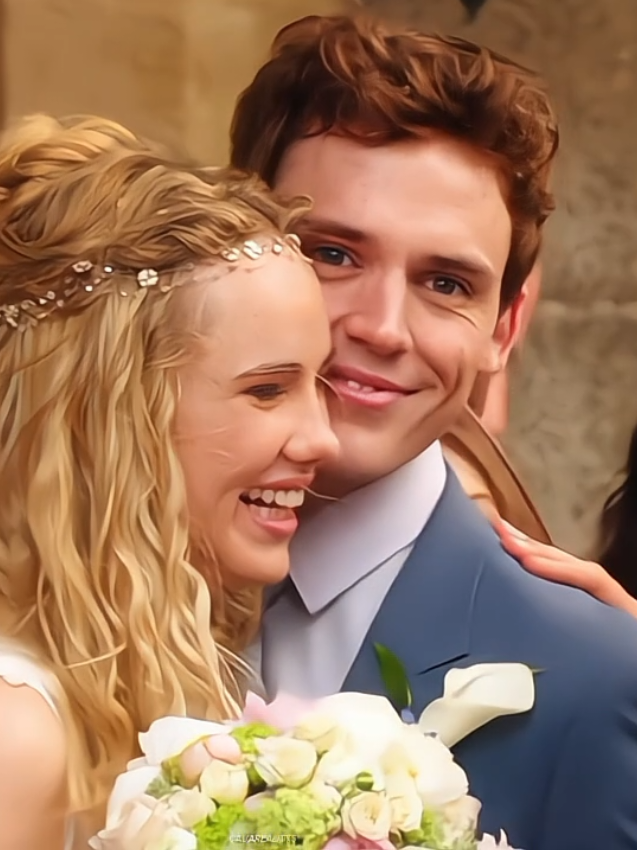 Assista Esse Filme Completo No Link Da Bio #simplesmenteacontece #lilycollins #samclaflin #teenlove #friendstolovers #moviescenes #fypシ゚ 