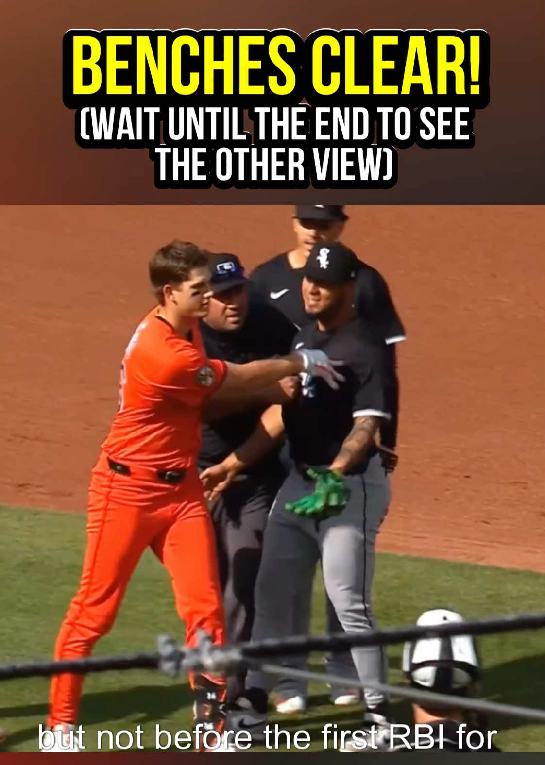 Mayo trying to get an obstruction call…wait until the end to see why the White Sox were pissed off! You fighting? 🤔 Pretty lame stuff. #baseball #sports 