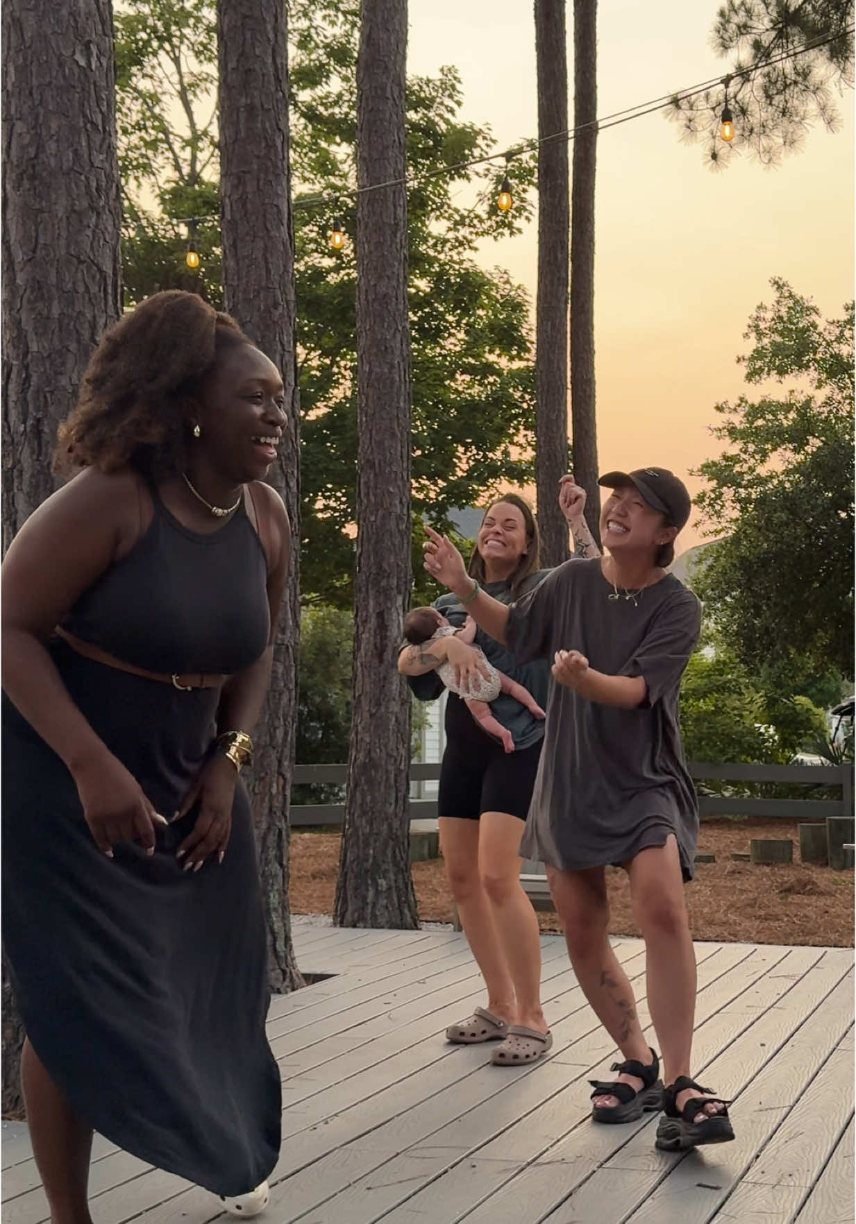 One thing about my household… we GONNA dance baby! 🫶🏼 #blendedwiththewoods #friendship #backyardcookout #bbq #cookout #crawfishboil #growingwithkelsey @Perfectly Blended @JordanAlicia1 @celinetrang @KURTIS WOODS 