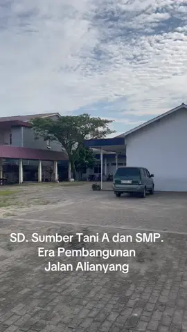 Persekolahan Yayasan GSRI, SD. Sumber Tani A dan SMP. Era Pembangunan, yang terletak di jalan Alianyang dekat kantor walikota, sudah lama berdiri. Dari alumninya banyak yang sudah tercatat menjadi pengusaha besar, politisi dll. Artinya kwalitas sekolah ini tidak diragukan, dan menjadi salah satu sekolah yang sangat memperhatikan kondisi ekonomi masyarakat Singkawang.