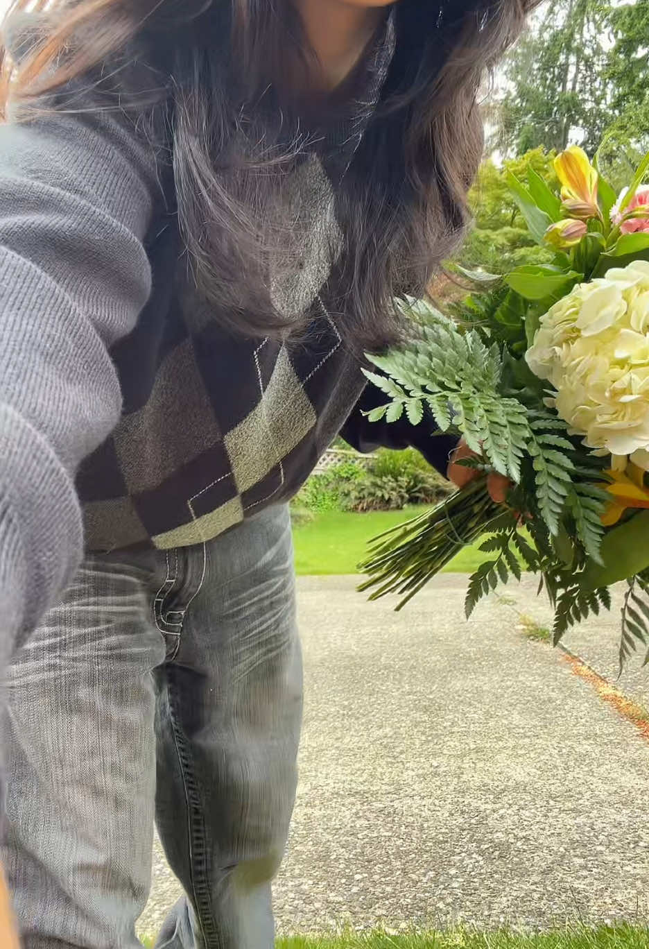 Bonfire gonna be lit, this her birthday present! (I made it myself) #wlw#masc#OOTD#flowers 