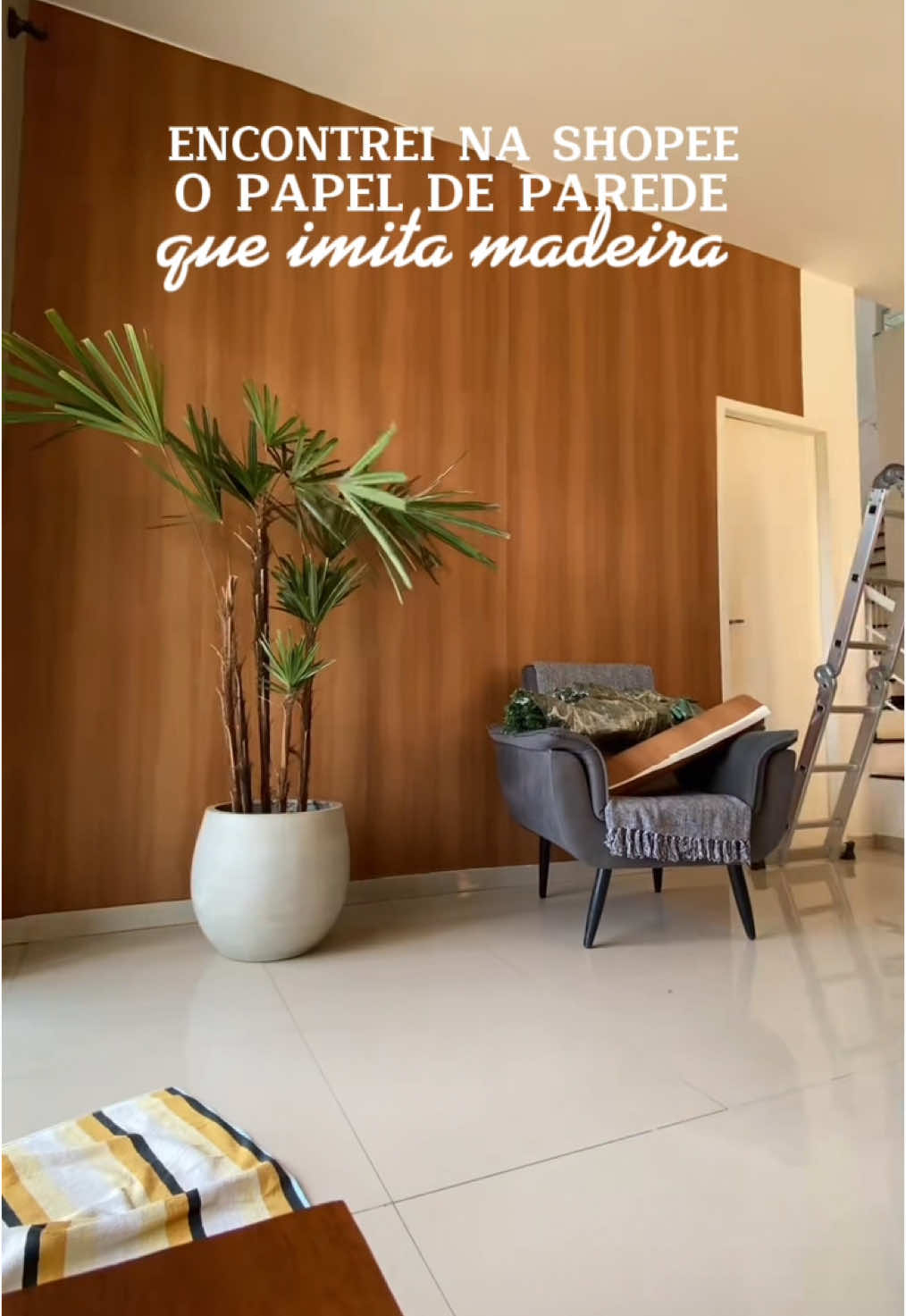 Papel de parede que imita madeira para decorar a sua casa gastando pouco com a Shopee.  Digite o código CEF-PFJ-QLJ na barra de pesquisa da Shopee para comprar o produto. #decoracaodecasa #creatorsearchinsights 