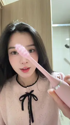 Bàn chải điện tích hợp đầu rửa mặt tiện lợi Brushie ultra plus