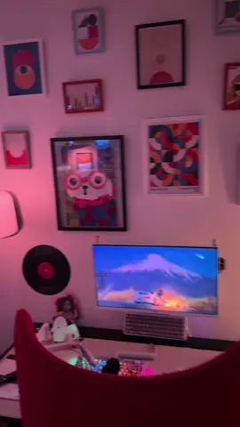 One of my fake vinyls fell :( #roomaesthetic #roominspo #RoomTour #aesthetic #fyp #music #anime #spiderman 