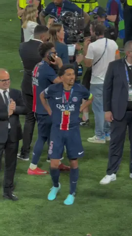 Dibeli PSG pada Agustus 2024 lalu dari Rennes seharga €50jt, Desire Doue 19 Tahun wonderkid yang berpengaruh besar bersama PSG. • 2 Gol + 1 Assist di #UCLfinal  • Man Of The Match 🏅 • Akselerasi, skill dan tekniknya mahal 💫 • Calon terkuat peraih Golden Boy 2025 #CapCut #desiredoue #psg #football #fypシ 