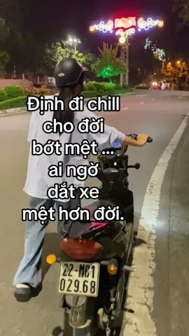 Xe hết điện, người hết kiên nhẫn. Còn giang cư mận thì đâu, vào cười tui đi cho đủ nhục nè 😩#homm #kimngan #fyp #viral #datbo 