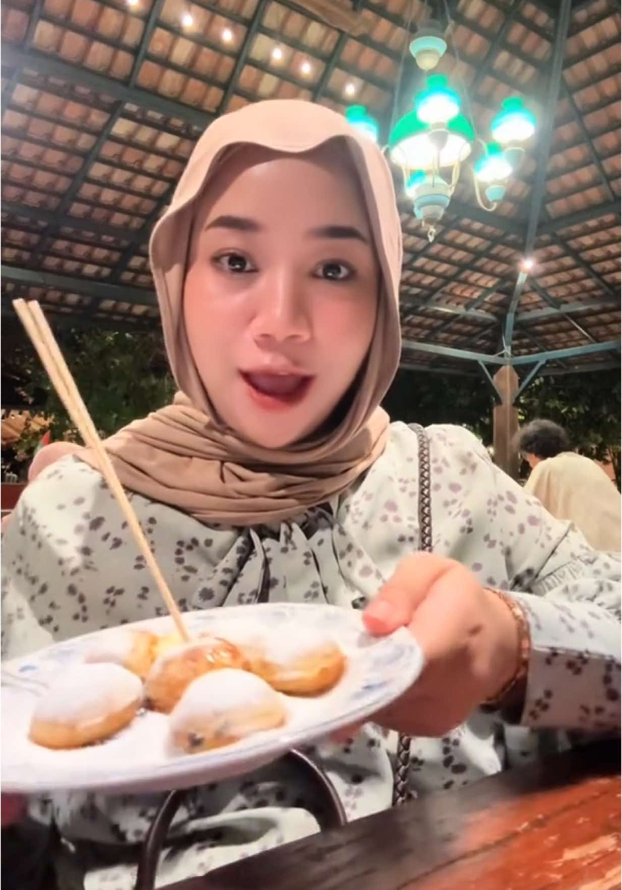 BuOwner makan makan enak lg hari ini di resto yg kids friendly bgt, lokasinya di Bekasi Jatisampurna @MAKAN BAWAH POHON #xyzbc #fyp #reviewmakanan #cafebekasi 