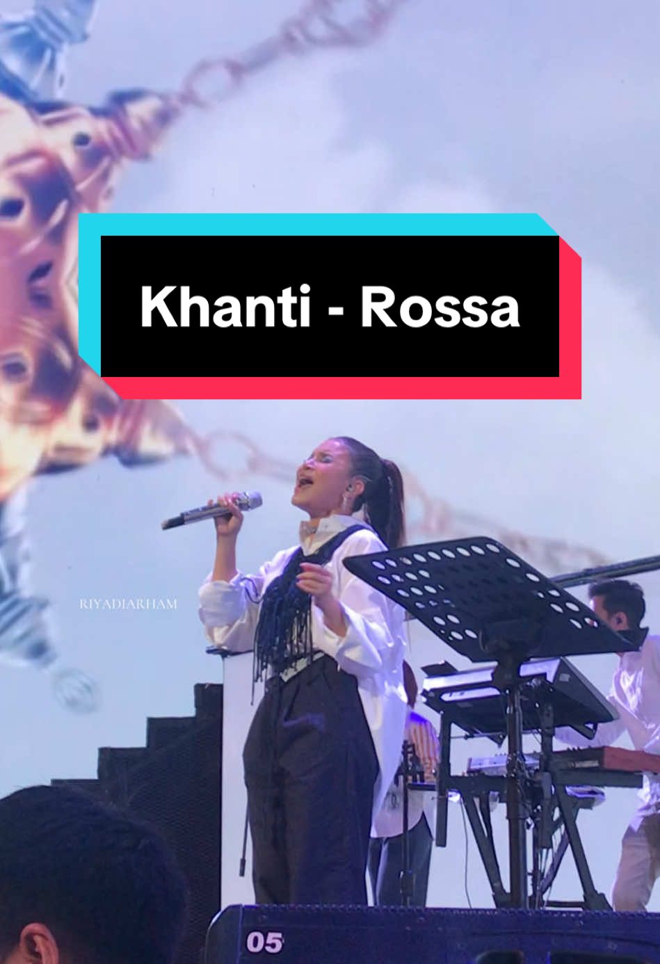 Semesta kasihan melihat aku, bertubi tubi tuhan mengujiku 🥹 @Rossa  #khanti #rossa #pecintarossa #konser #konsermusik #konserjakarta #infokonser #konserrossa #fyp #foryoupage #xyzbca #fancam #riyadiarham #laguindonesia #lagusedih #lagugalau 