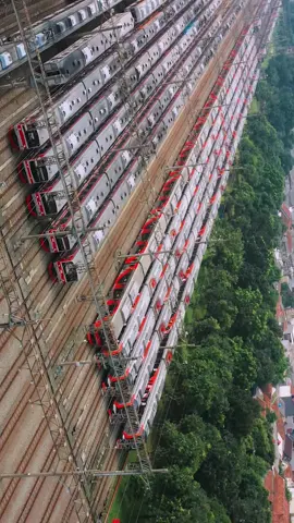 Selamat datang KRL CLI - 125! 🤩 Kini hadir untuk memberikan pengalaman baru yang lebih modern, aman, dan nyaman bagi seluruh #RekanCommuters! Dengan desain elegan, teknologi terkini, dan performa unggul, kami hadir untuk menemani setiap langkah #RekanCommuters menuju layanan yang lebih baik. Bersama kita wujudkan transportasi publik yang berkelanjutan. Terima kasih telah menjadi bagian dari perjalanan transformasi kami. Mari terus melangkah bersama, menuju pelayanan yang lebih ramah lingkungan dan berkualitas 🚇 #KAICommuter #FutureOfGreenCommuter