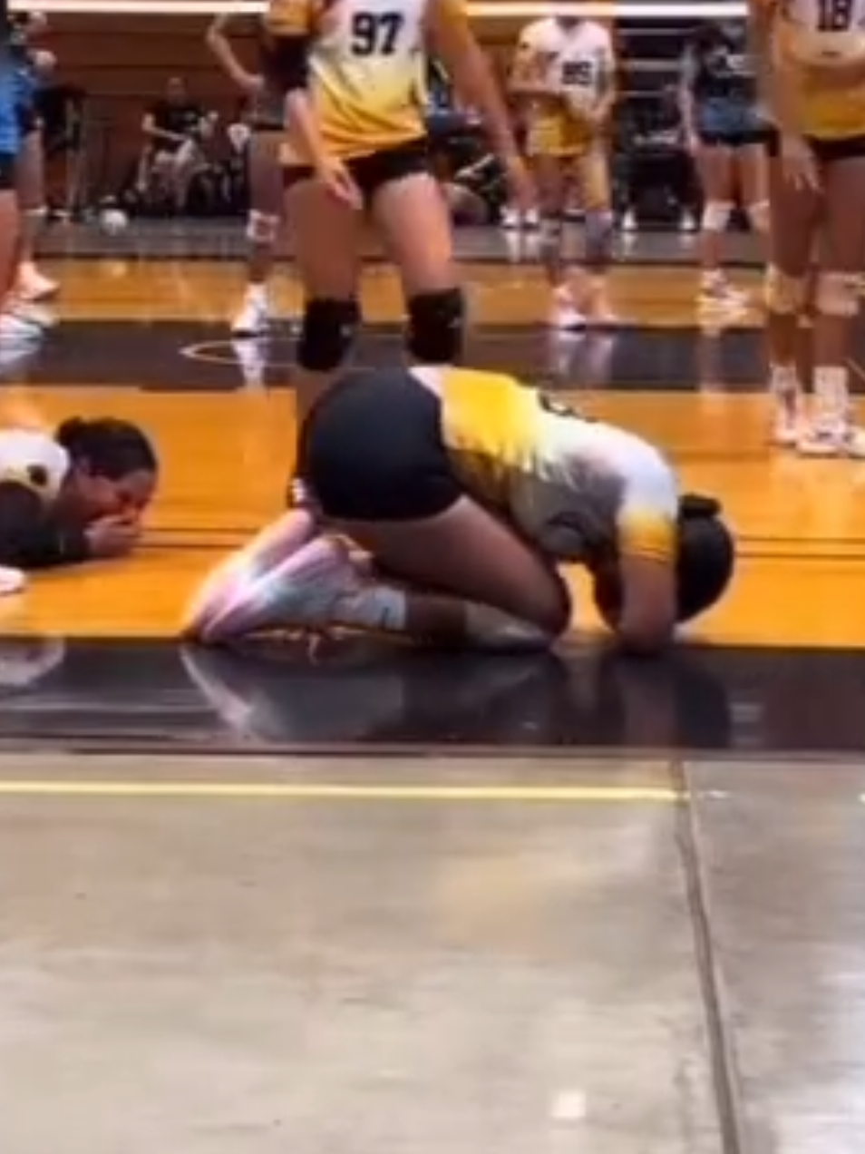 pu$$y chop #volleyball #volleyballworld #volleyballgirls #groinpain #cuntbust #groinshot #cuntbusting #cuntpunt #ouch #golpebaixo #clamslam #lowblow #girls #boxshot 